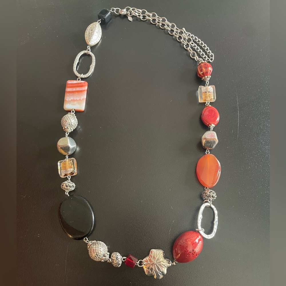 Chunky necklace great for Fall.